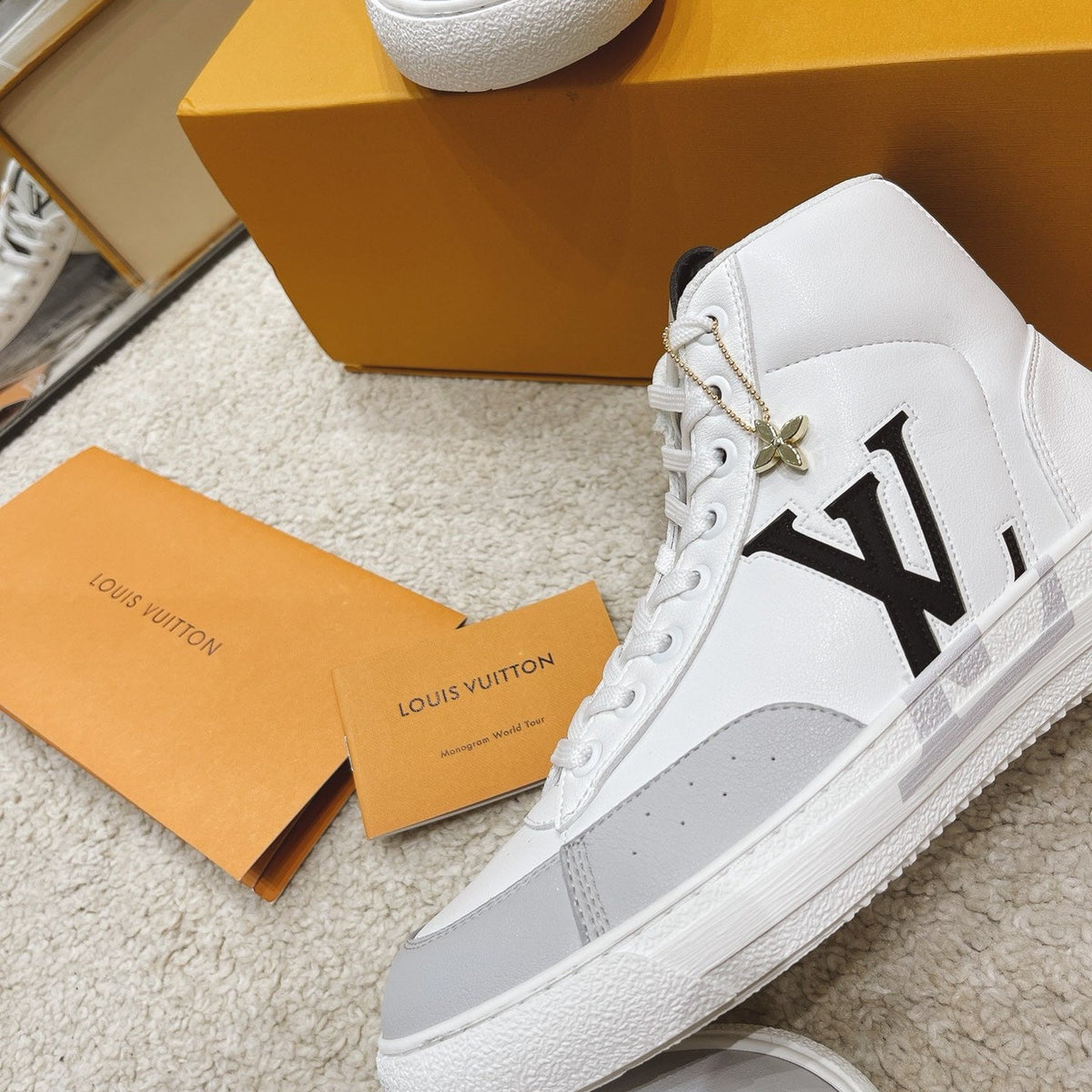 SE618  Men's Size 6-10   Women's Size 4-9
