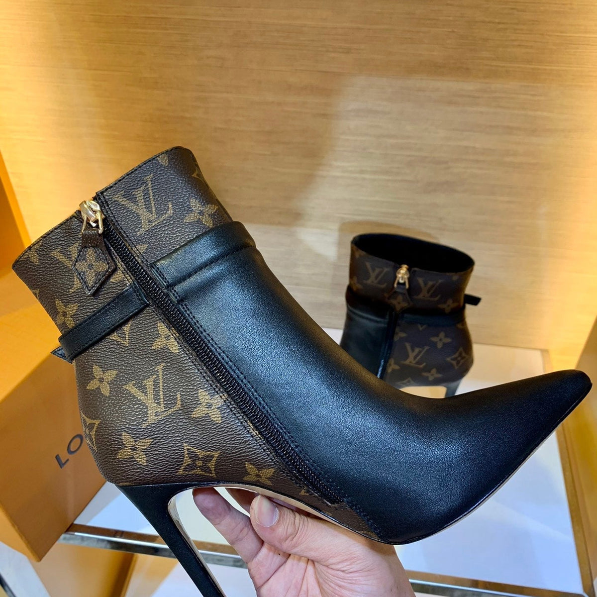 SE634  Size 4-11 Heels:10.5cm Material: Cowhide  Lining: Sheep skin Sole: Italian leather