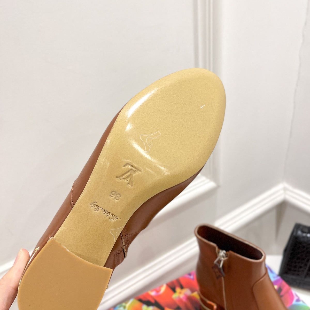 SE668  Size 4-9   Heels:5cm Material: Cowhide  Lining: Sheep skin Sole: Italian leather