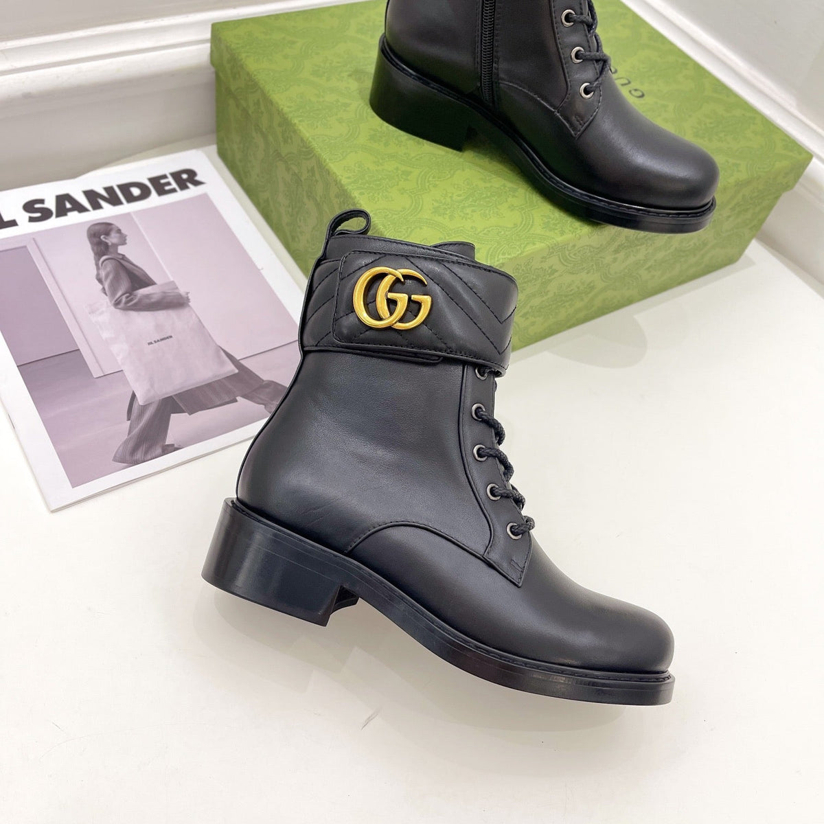 SE690  Size 5-10    Material: Cowhide   Lining: Sheep skin Sole: Rubber