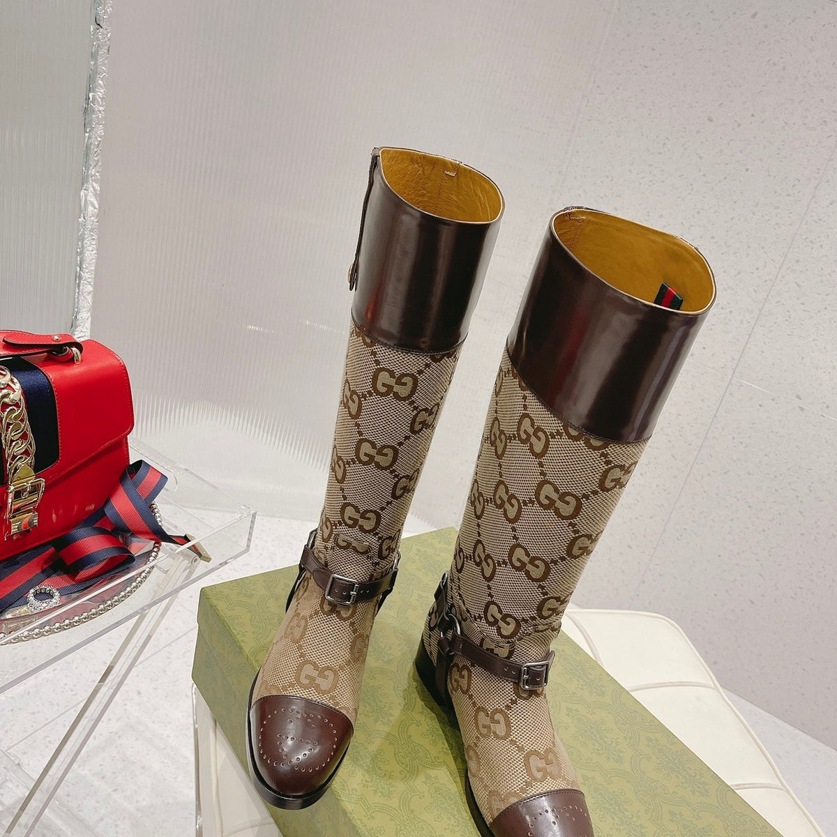 SE746   Size 5-9    Material: Cowhide  Lining: Sheep skin Sole: Italian leather