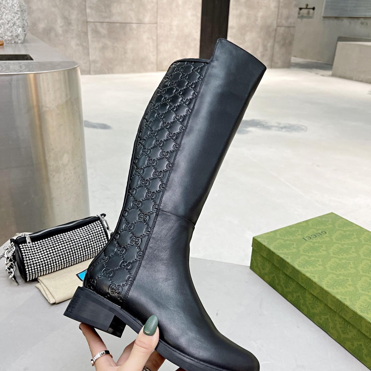 SE754 Size 4-10   approximately 17.7” from arch Material: Cowhide  Lining: Sheep skin Sole: Rubber