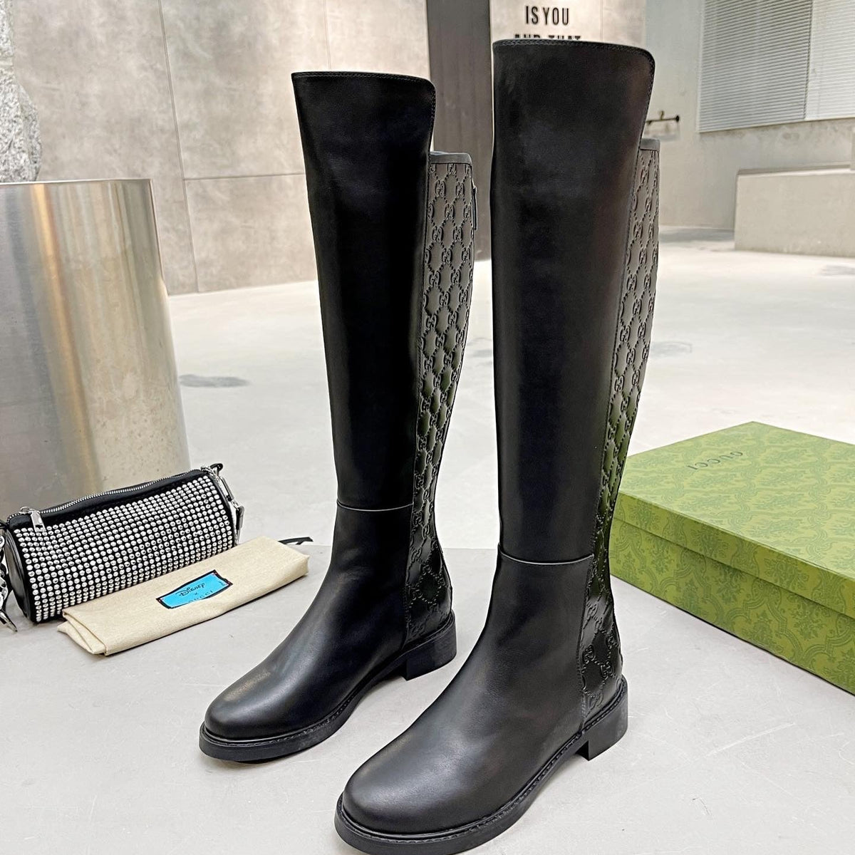 SE754 Size 4-10   approximately 17.7” from arch Material: Cowhide  Lining: Sheep skin Sole: Rubber