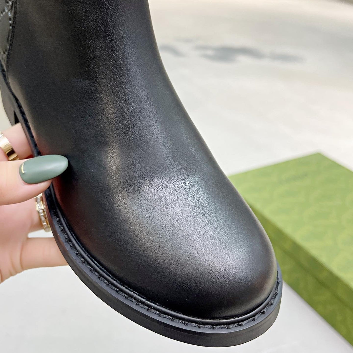 SE754 Size 4-10   approximately 17.7” from arch Material: Cowhide  Lining: Sheep skin Sole: Rubber