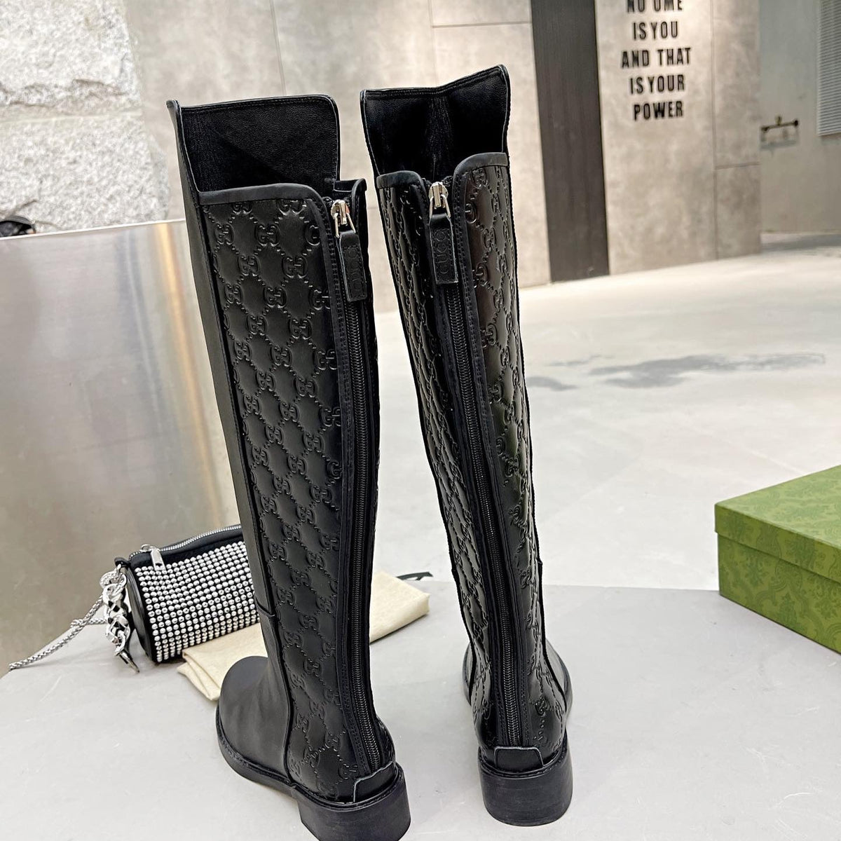 SE754 Size 4-10   approximately 17.7” from arch Material: Cowhide  Lining: Sheep skin Sole: Rubber