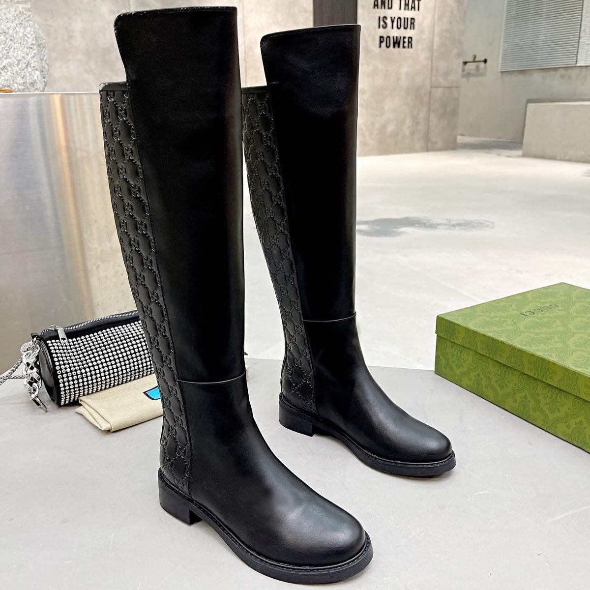 SE754 Size 4-10   approximately 17.7” from arch Material: Cowhide  Lining: Sheep skin Sole: Rubber