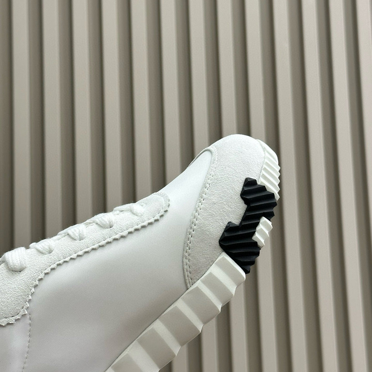 HERM BOUNCING SNEAKER