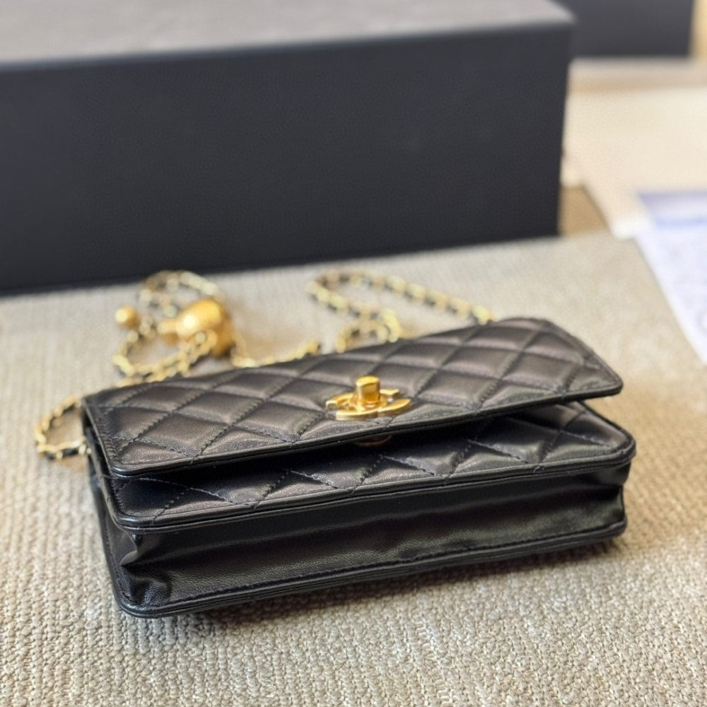 CC CLASSIC WALLET ON CHAIN BLACK 19CM