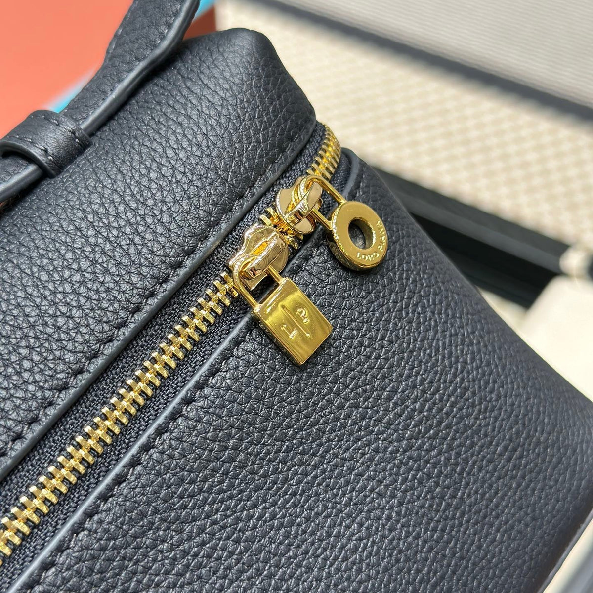 LORO P EXTRA POCKET L19 BAG