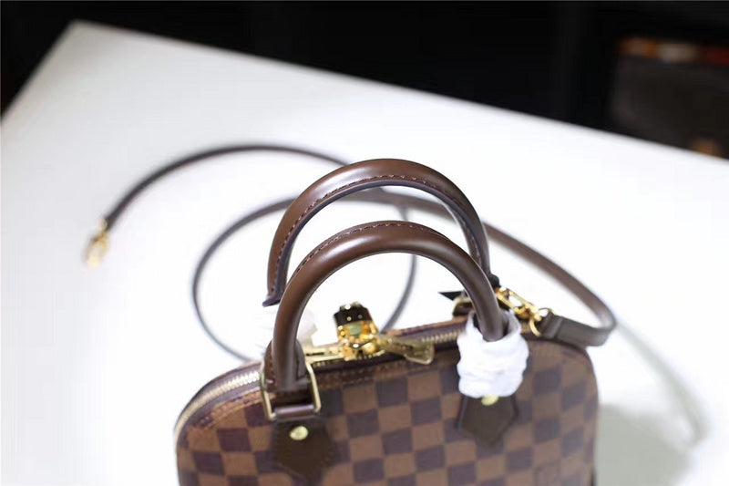 I W Fashion Lu-Vi bags - 8285