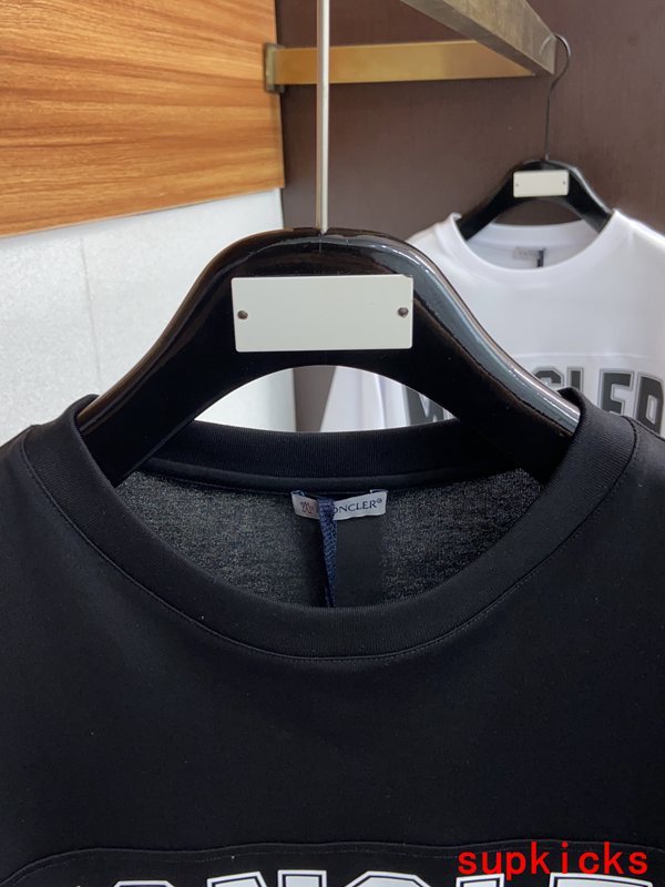 Moncler Luxury Cloth