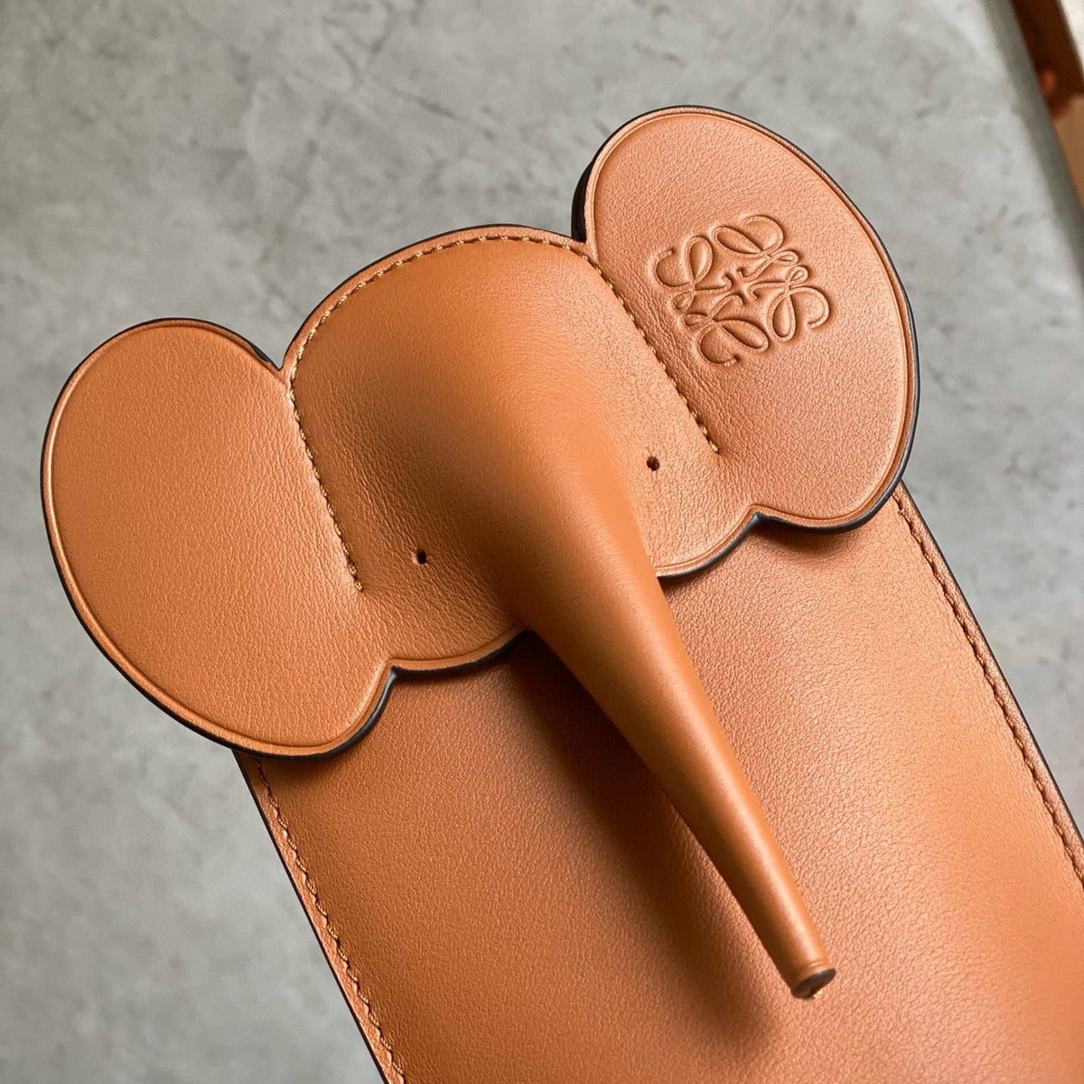 LOEW ELEPHANT POCKET BAG