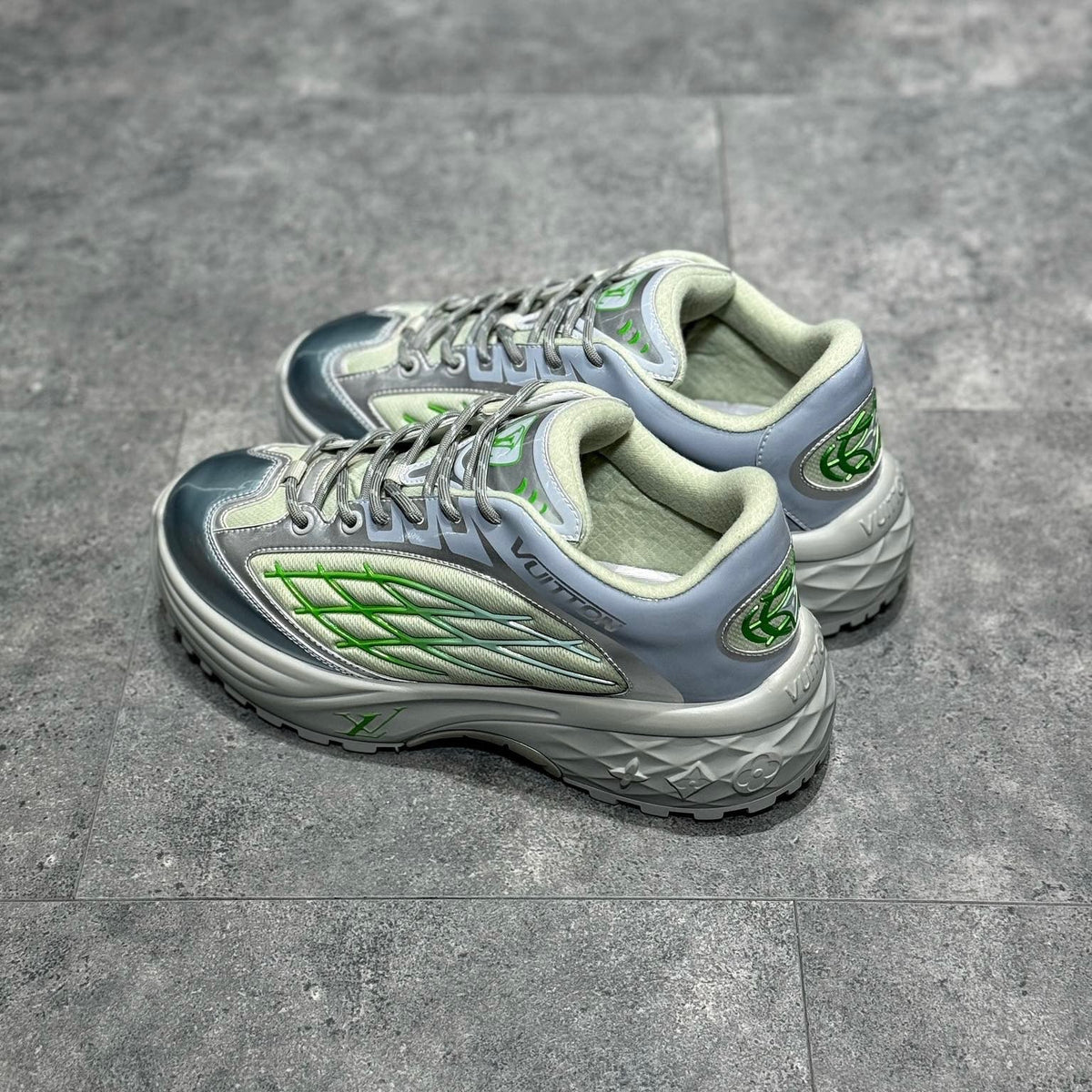 LOU DISCOVERY TRAINERS