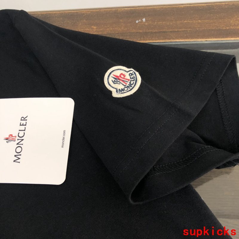 Moncler Luxury Cloth