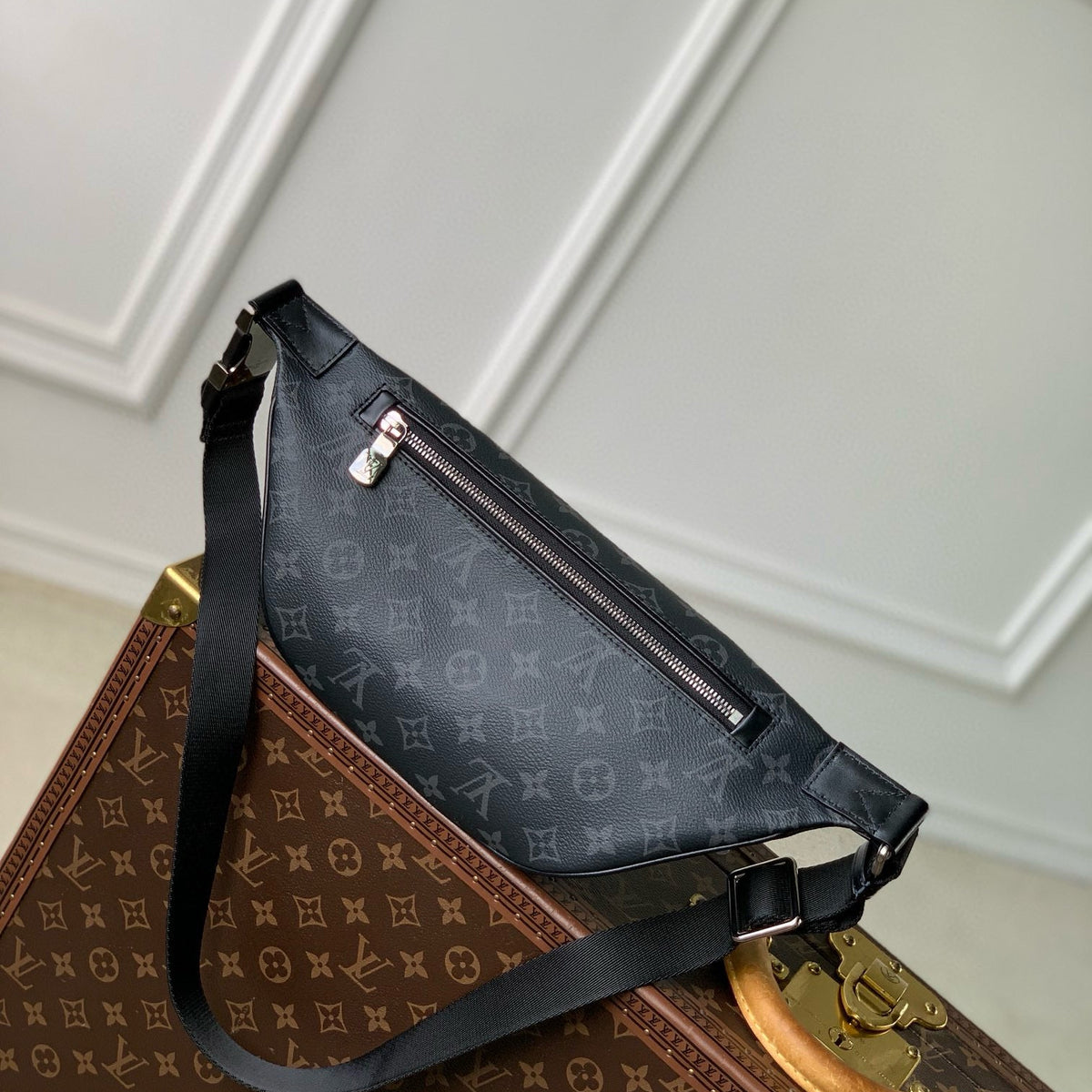 LOU DISCOVERY BUMBAG
