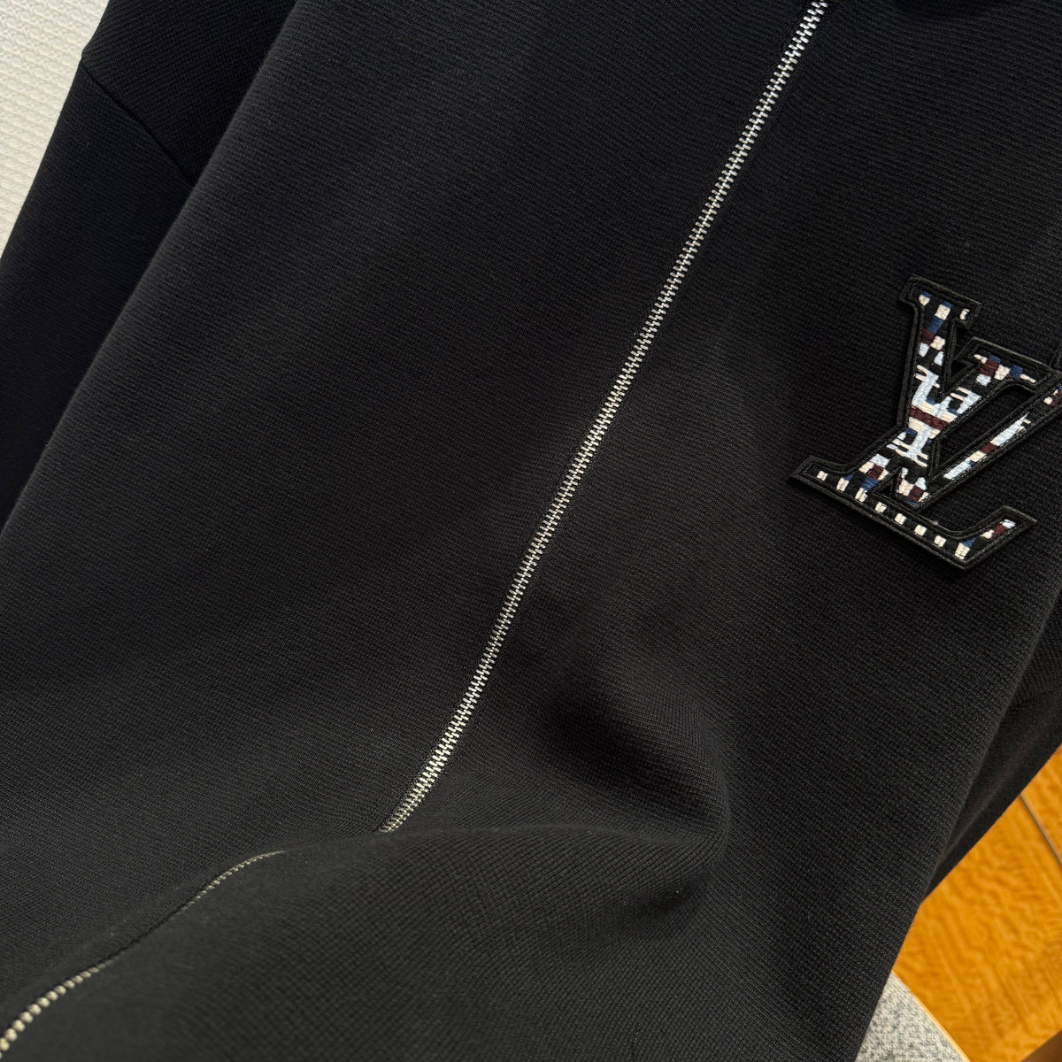 LOU ZIP SWEATSHIRT