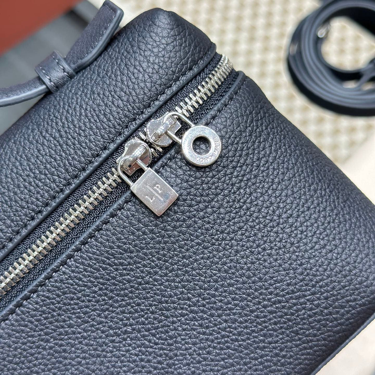 LORO P EXTRA POCKET L19 BAG