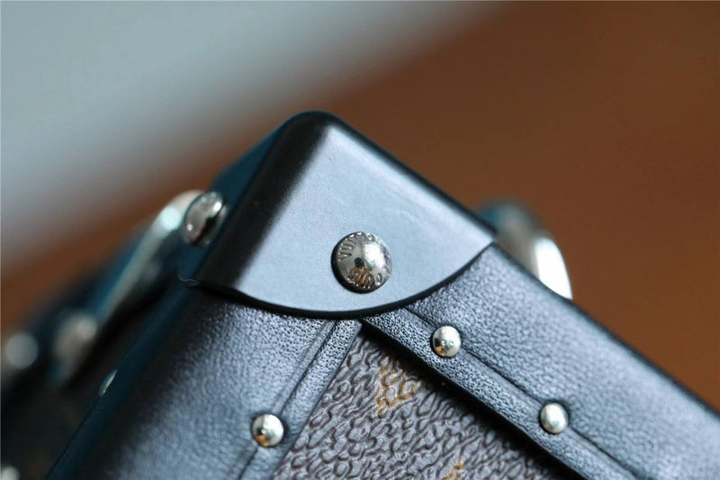 I W Fashion Lu-Vi bags - 10122