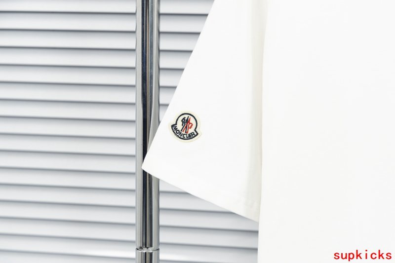 Moncler Luxury Cloth
