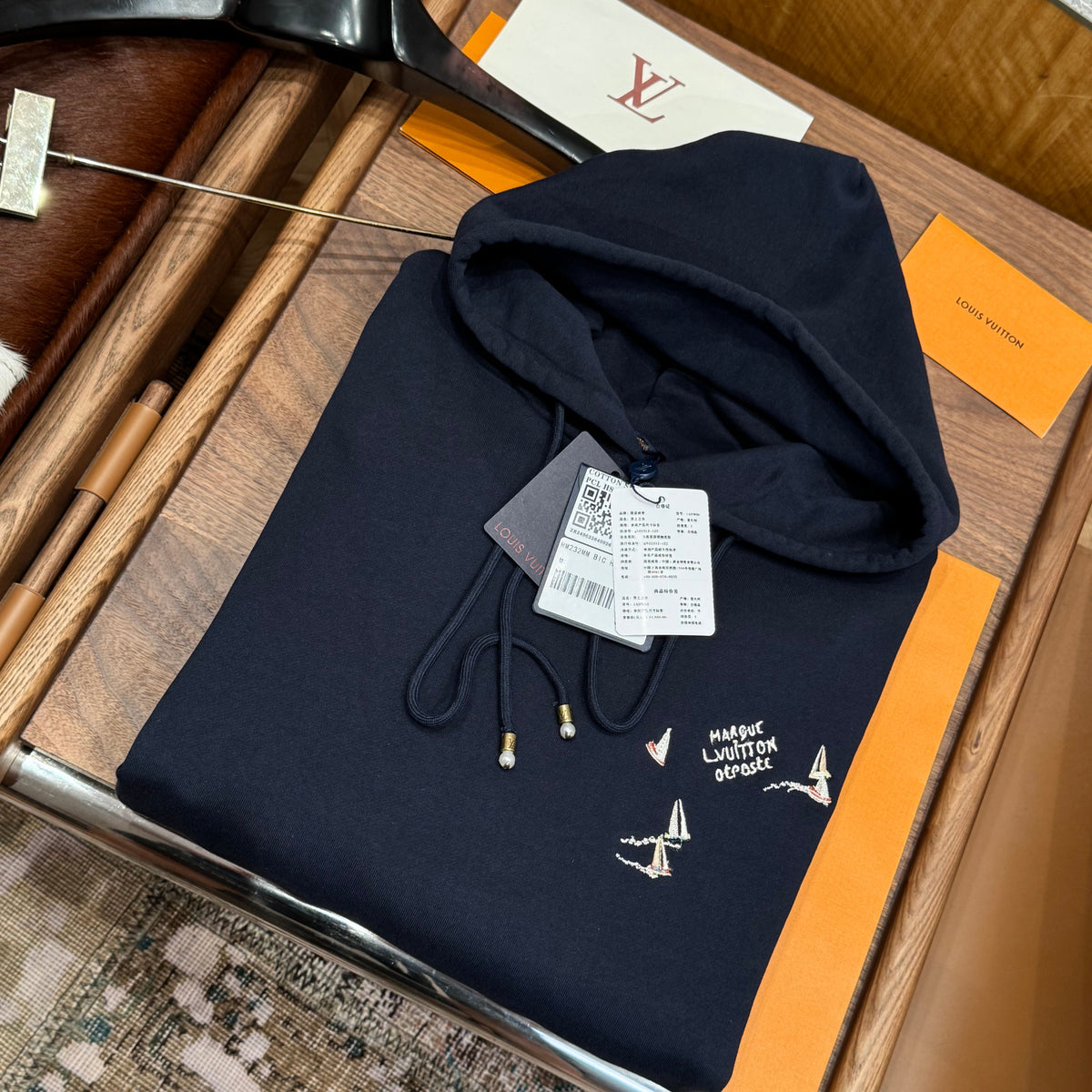 LOU HOODIE