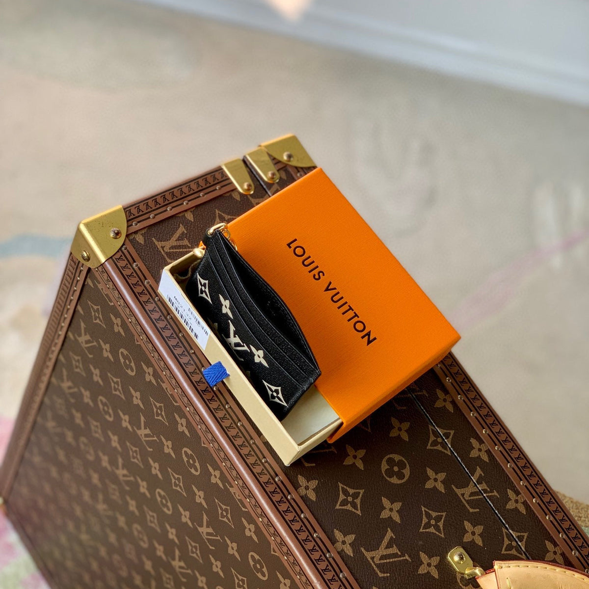 LOU CHARMS CARD HOLDER