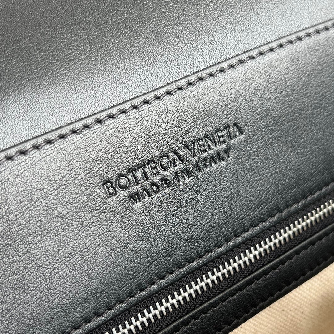 BOTT V SMALL ANDIAMO MESSENGER BAG