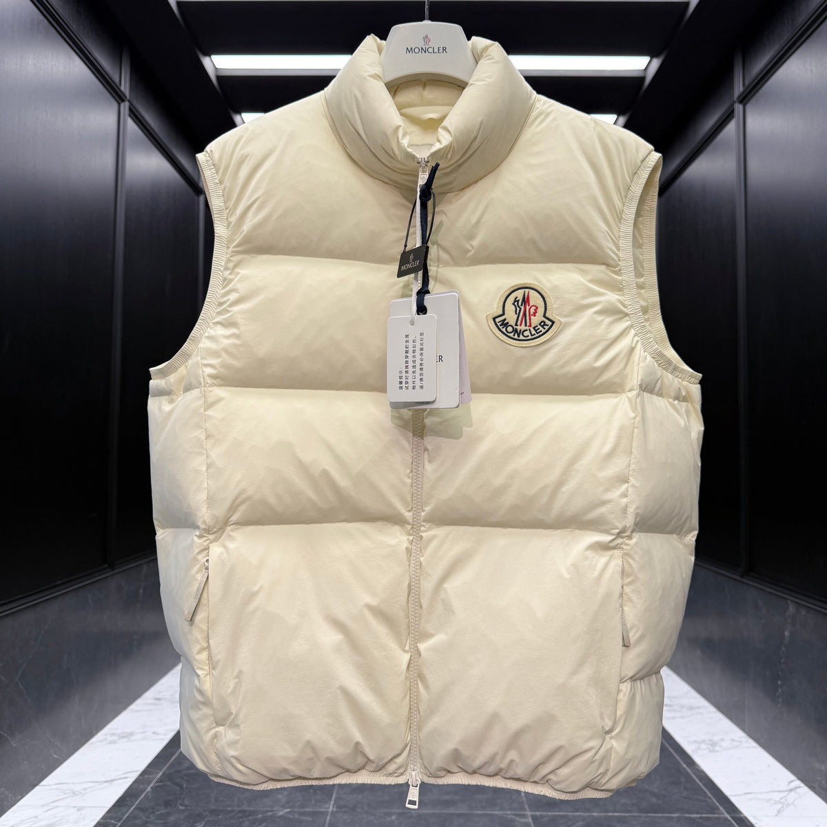 MONC ALMAZ VEST