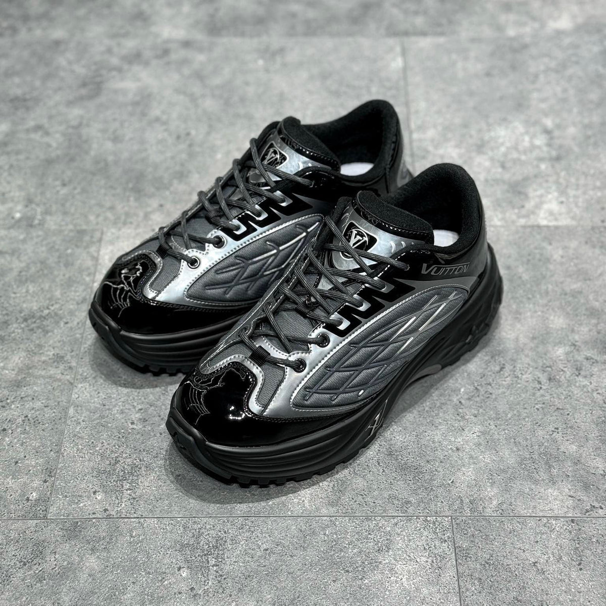 LOU DISCOVERY TRAINERS