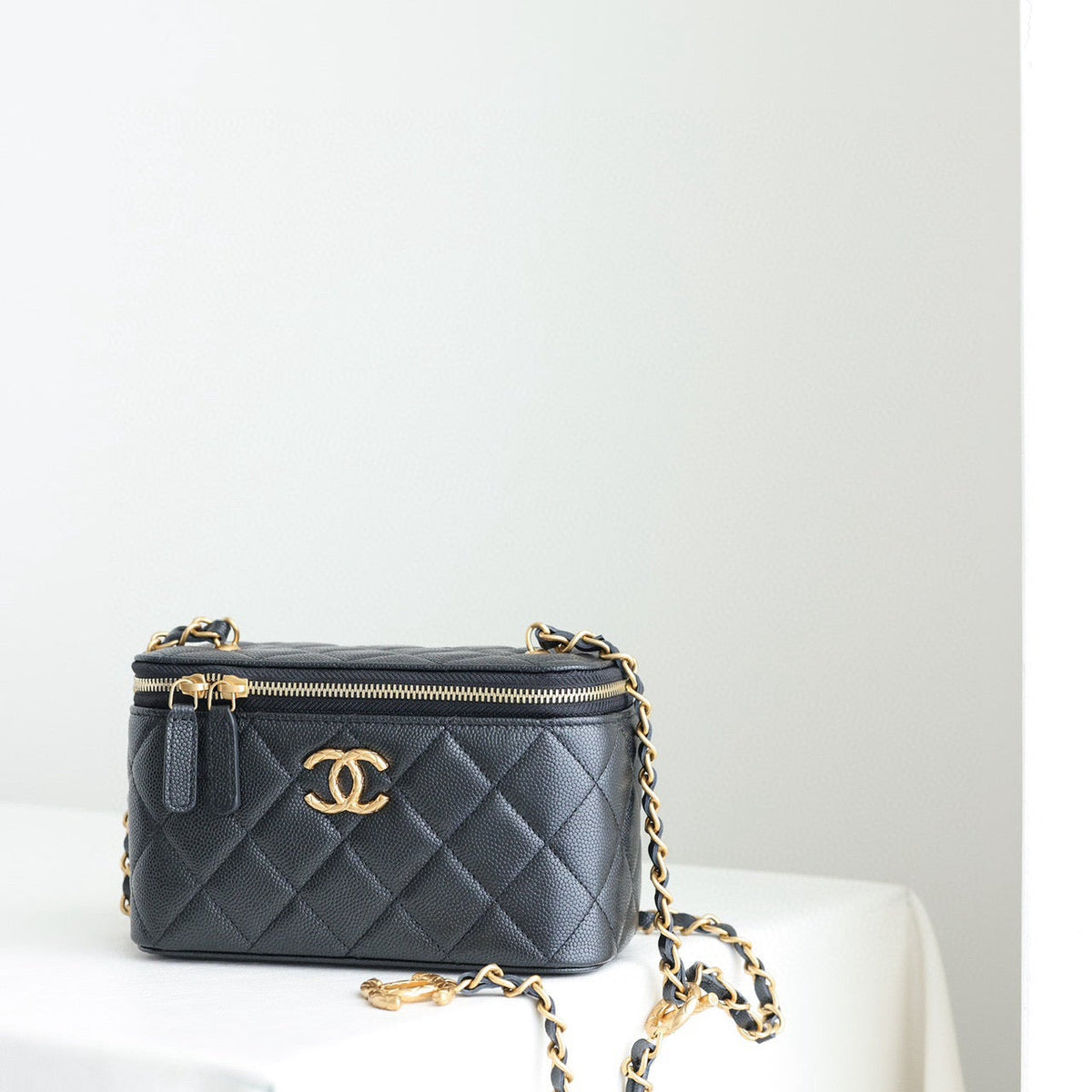 CC 24S VANITY BAG