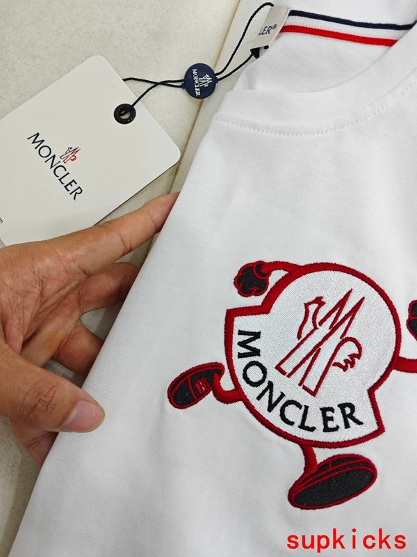 Moncler Luxury Cloth