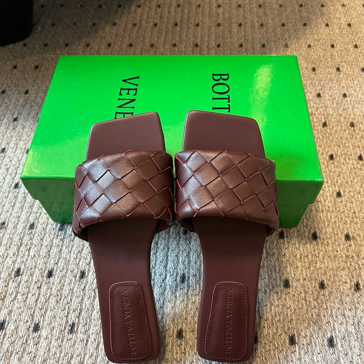 BOTT V SANDALS