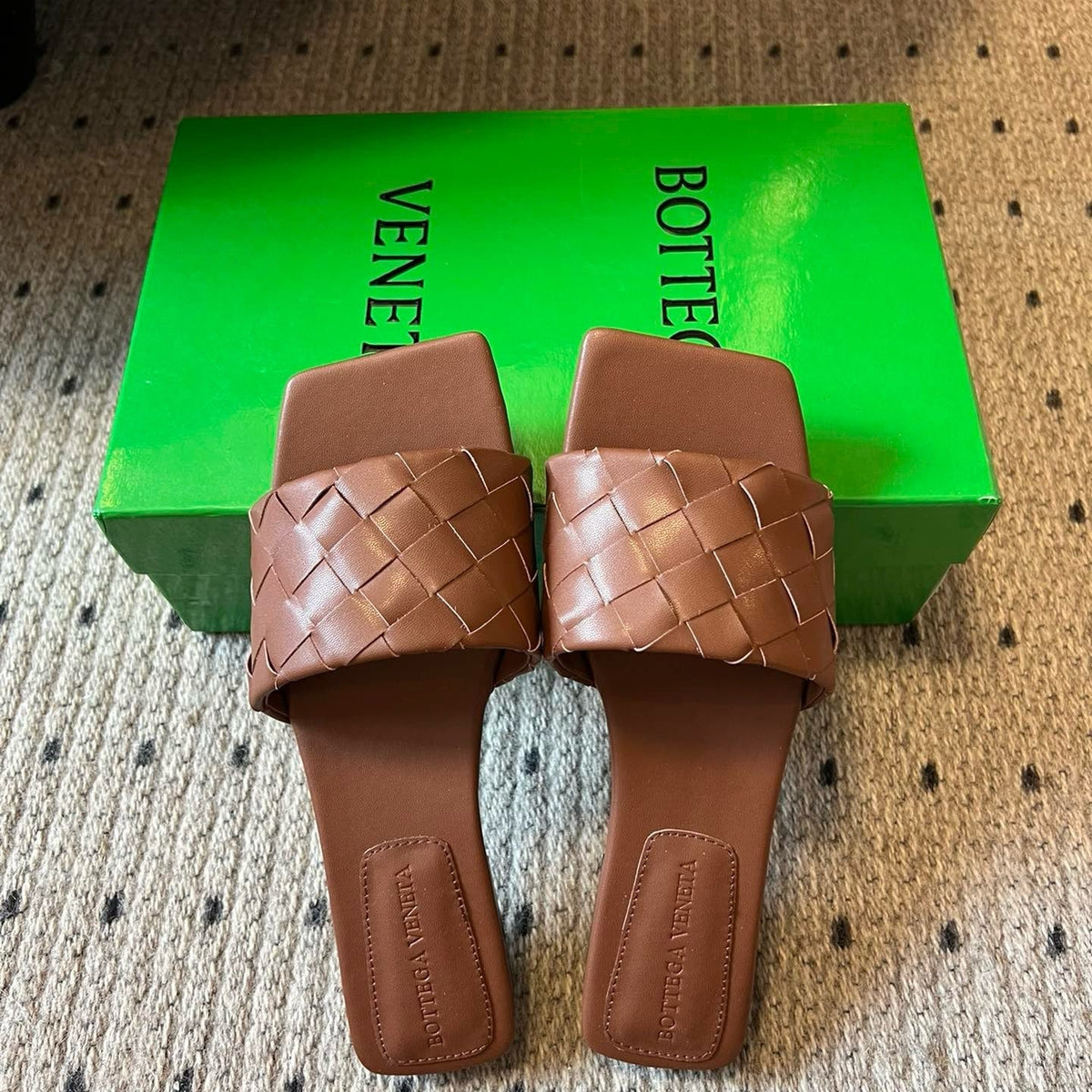 BOTT V SANDALS