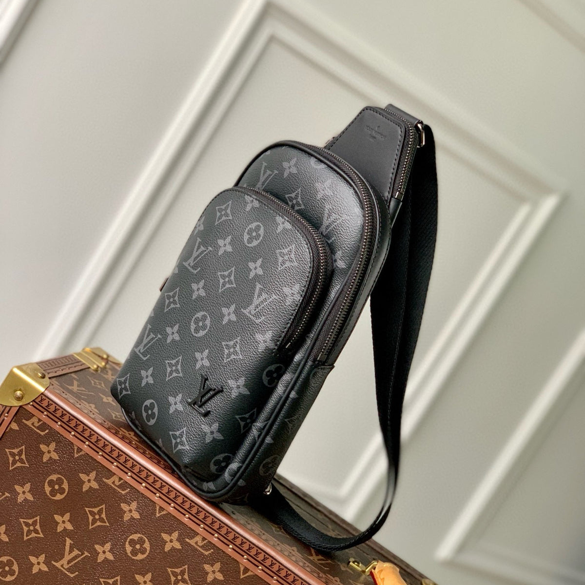 LOU AVENUE PM SLING BAG