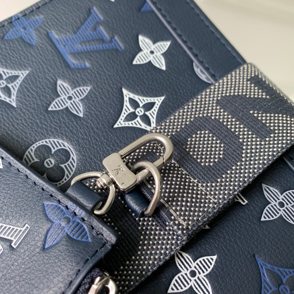 LOU GASTON WEARABLE WALLET