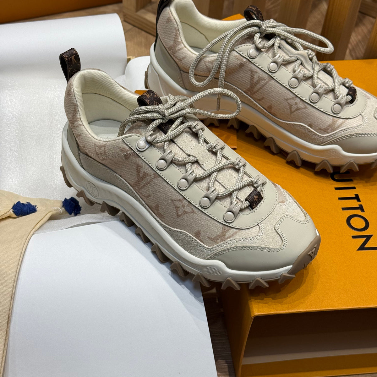 LOU RUSH XPLORER SNEAKERS