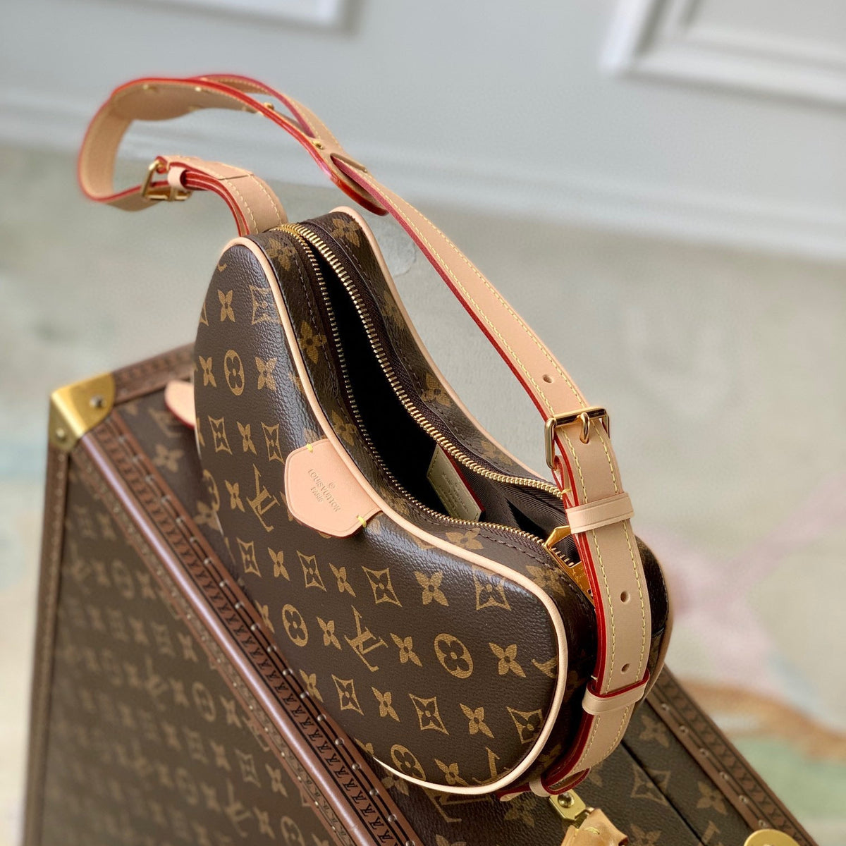 LOU CROISSANT MM BAG