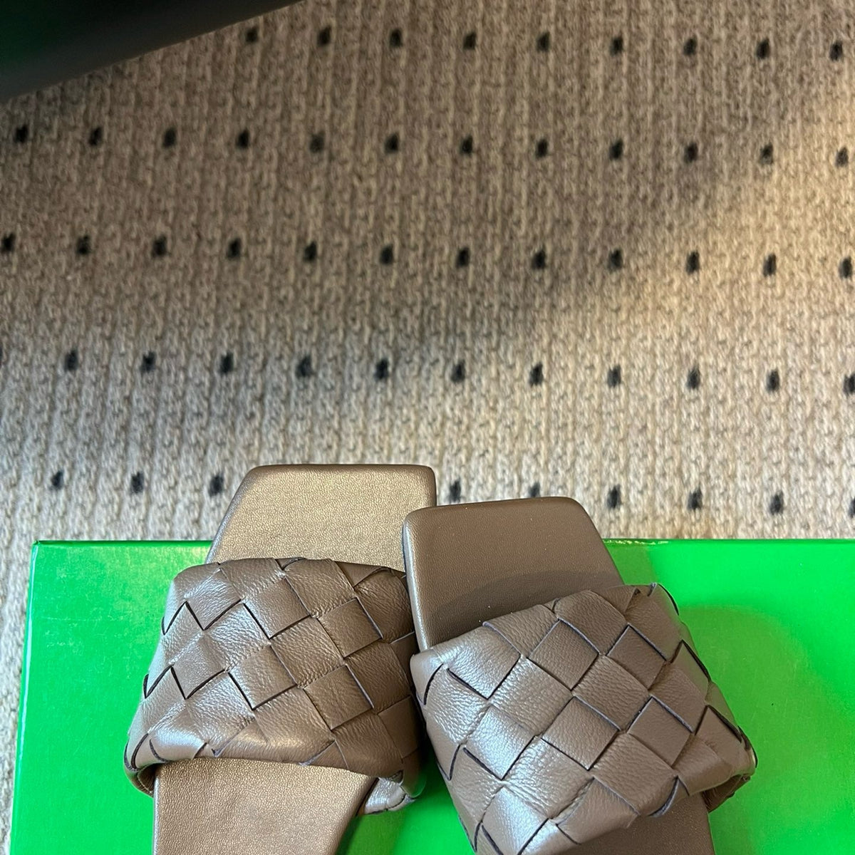 BOTT V SANDALS