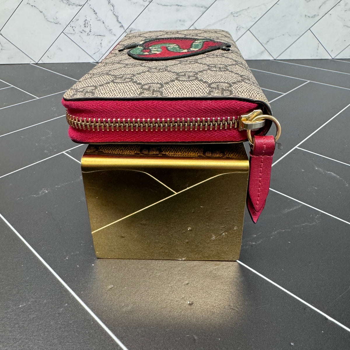 Gucci Beige GG Surpreme Snake Heart Zippy Wallet