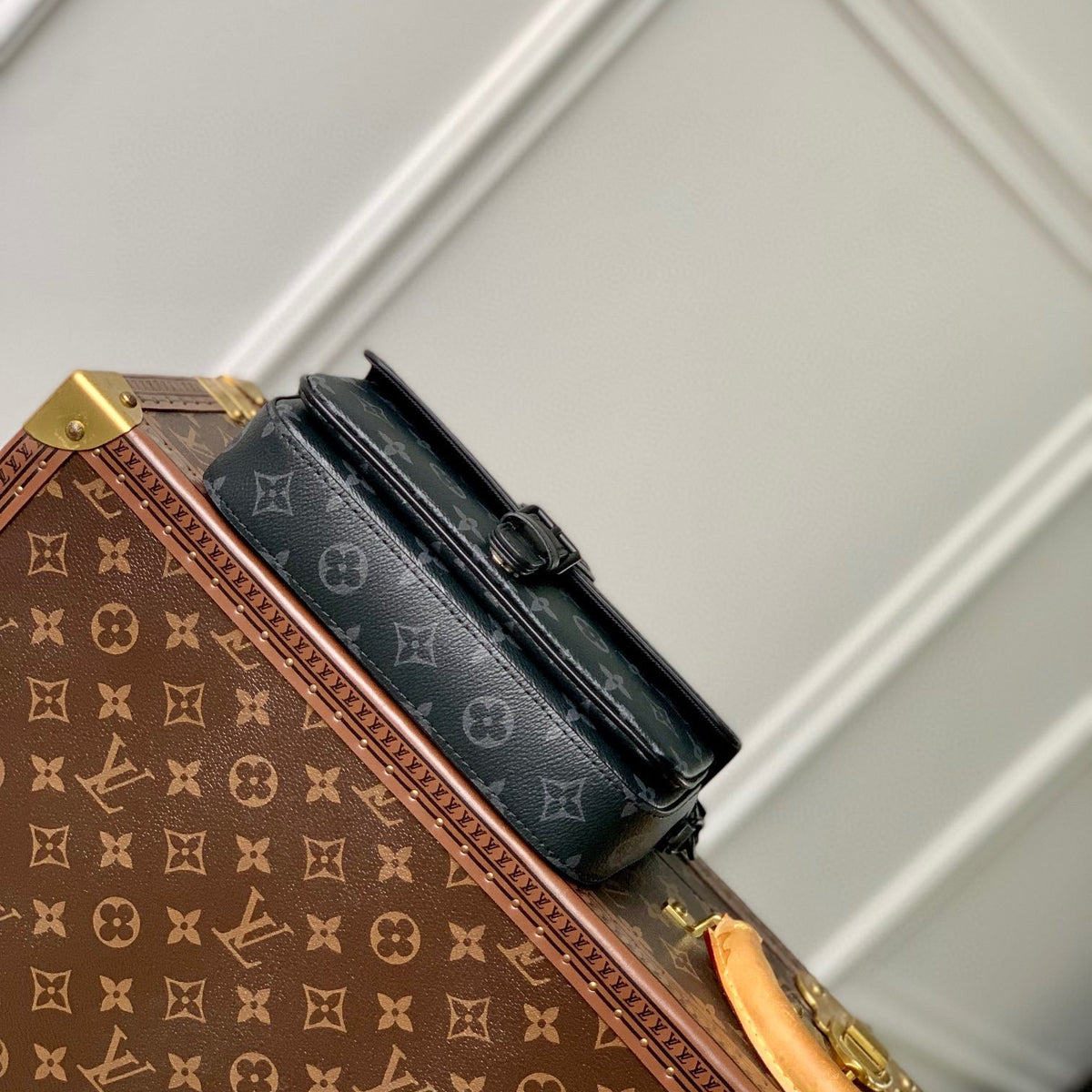 LOU MONTSOURIS WEARABLE WALLET