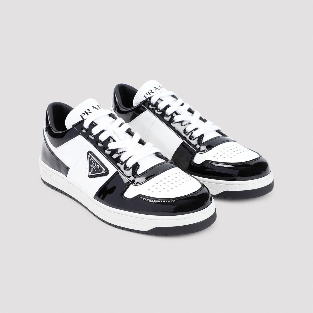 LACE-UP SHOES