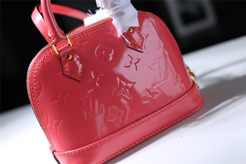 I W Fashion Lu-Vi bags - 8302