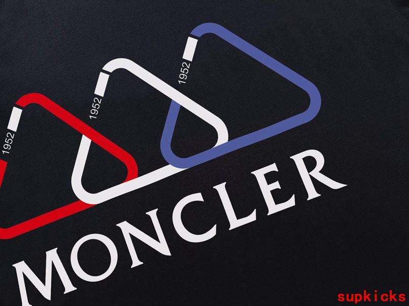 Moncler Luxury Cloth