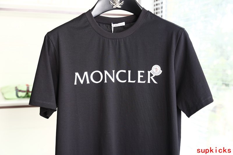 Moncler Luxury Cloth