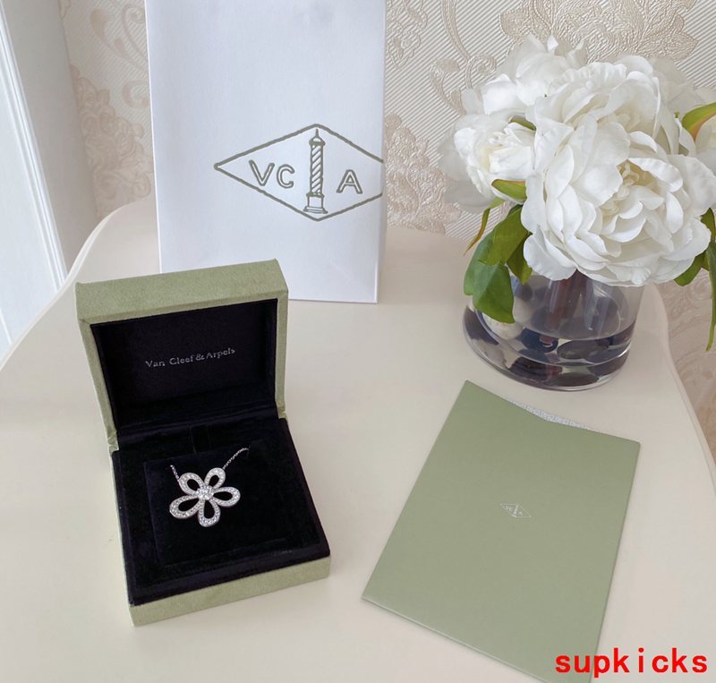 Van Cleef & Arples Jewelry