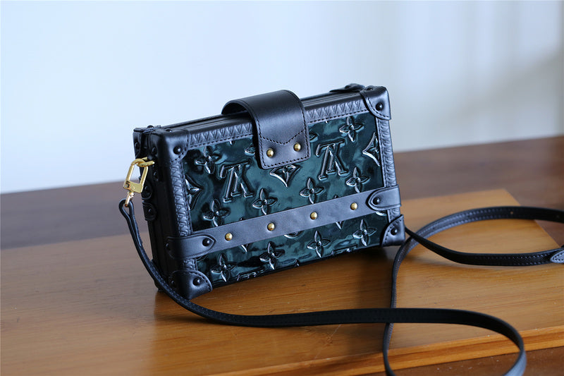 I W Fashion Lu-Vi bags - 8227