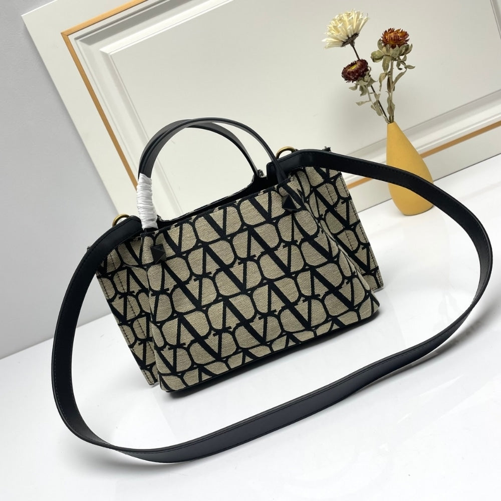 VO GARAVANI MEDIUM TOILE ICONOGRAPHE HANDBAG BLACK 25CM