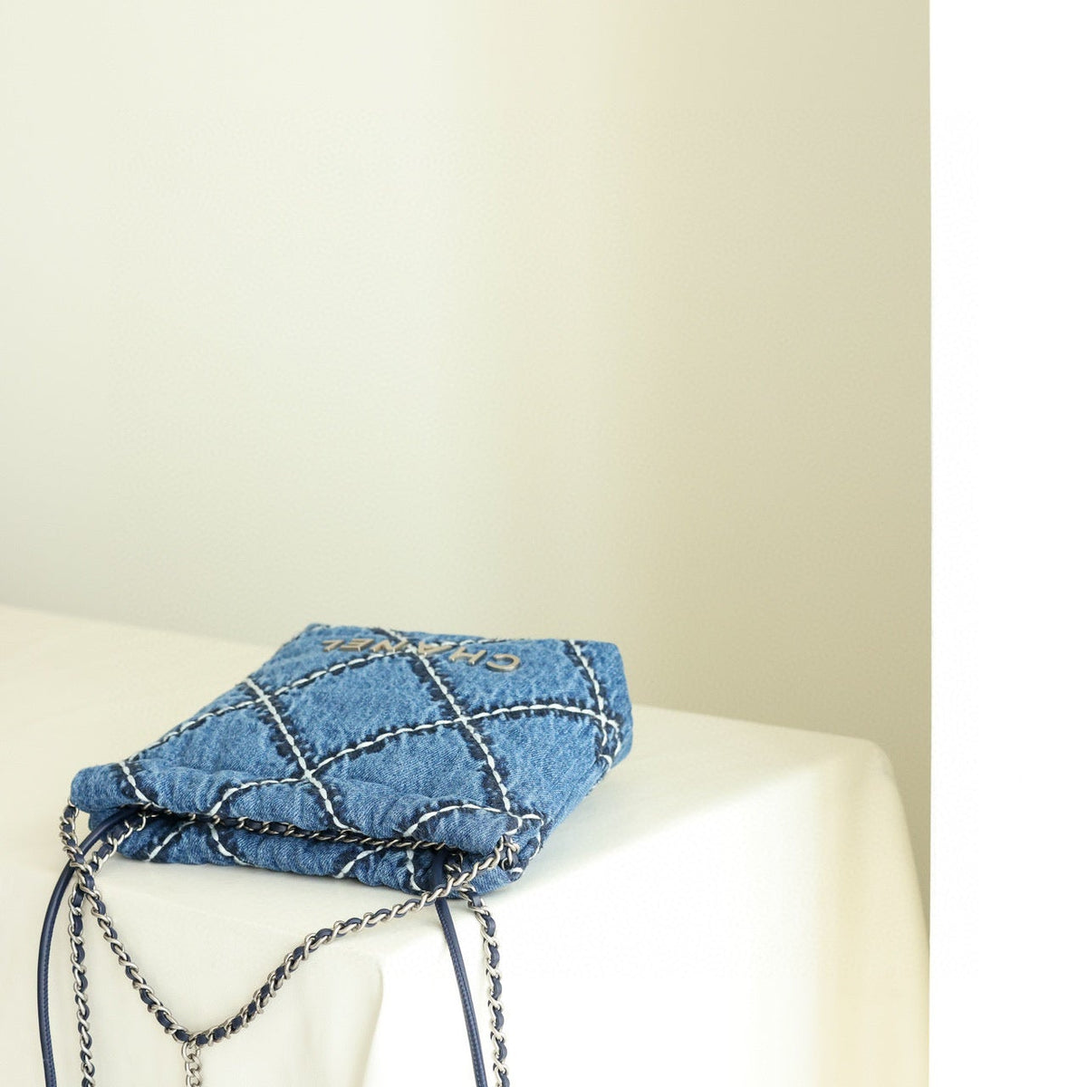 CC 22 MINI HANDBAG