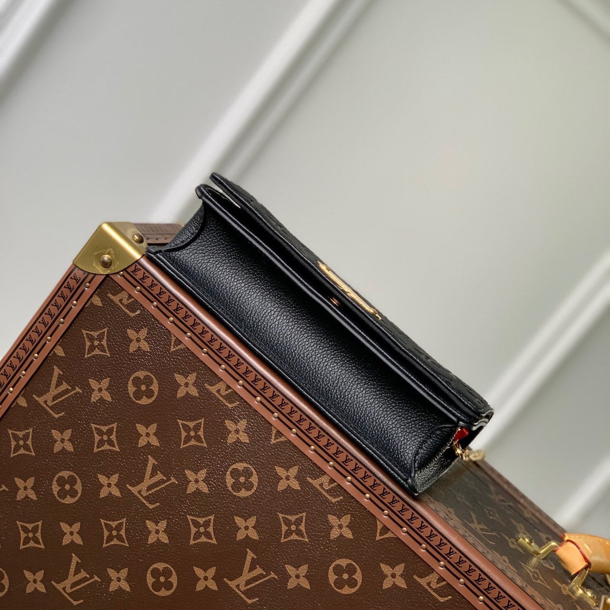 LOU LILY WALLET ON CHAIN