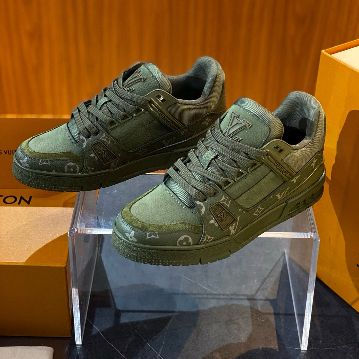 LOU TRAINERS