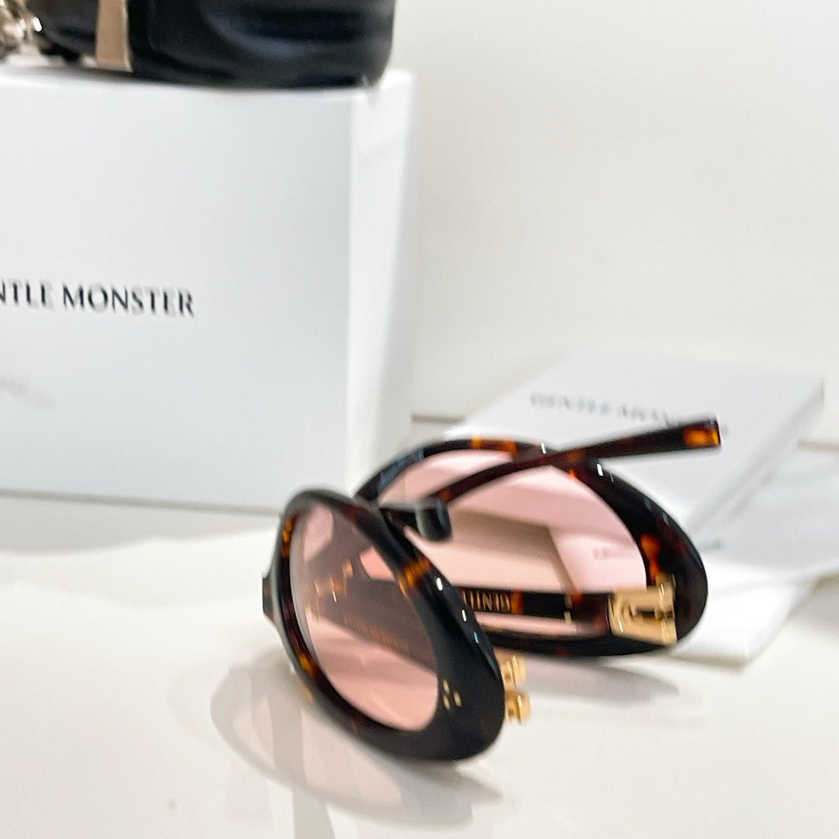 GENTLE M SUNGLASSES